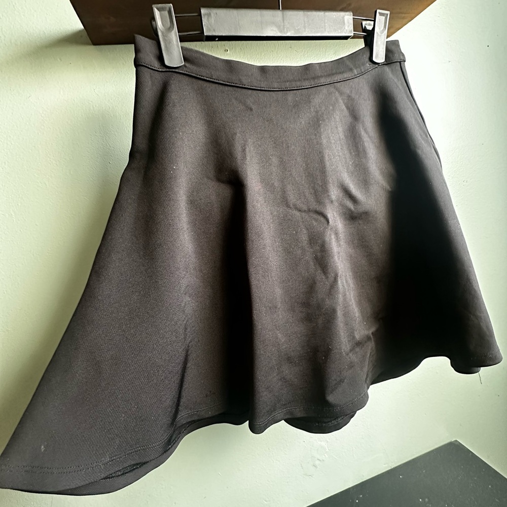 Anthropologie - Devlin - Black round skirt, with zip up at back